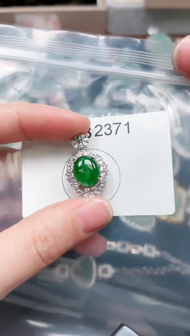 【闪购商品】翡翠颈饰未镶嵌赠皮绳2371