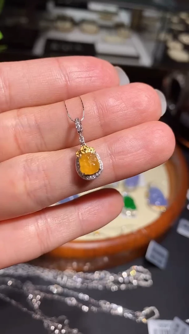 【闪购商品】翡翠吊坠(不含链)18K金镶嵌吊坠