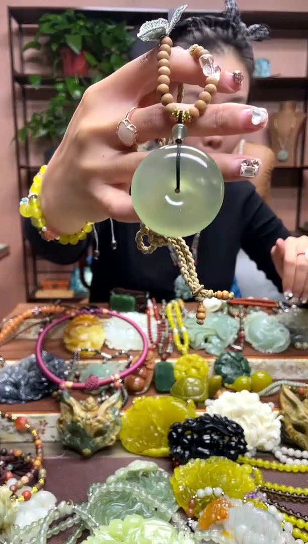 未镶嵌岫玉吊坠·