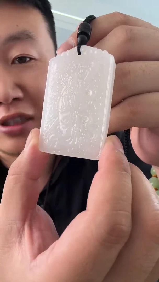 和田玉未镶嵌颈饰关公