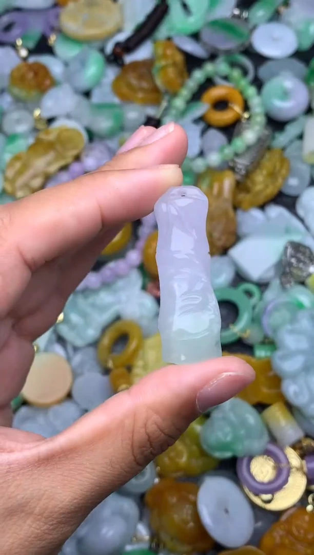 颈饰未镶嵌翡翠天然缅甸翡翠吊坠