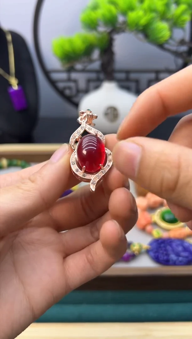 【闪购商品】红宝石吊坠(赠链)14K金镶嵌D06