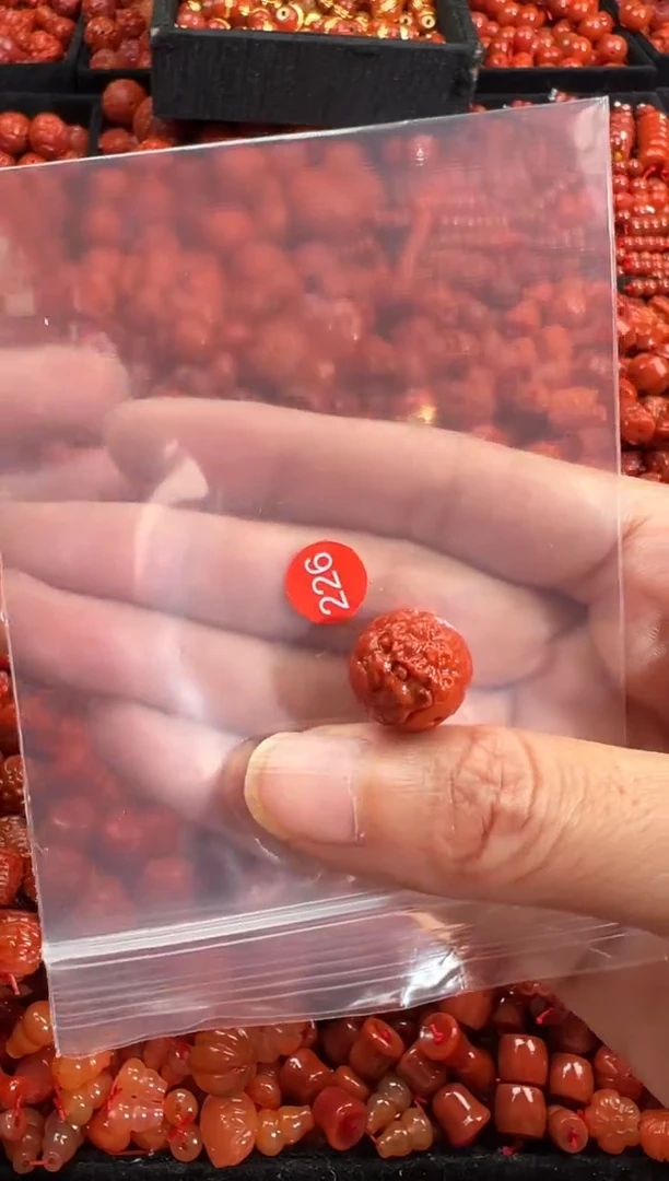 南红玛瑙未镶嵌颈饰1