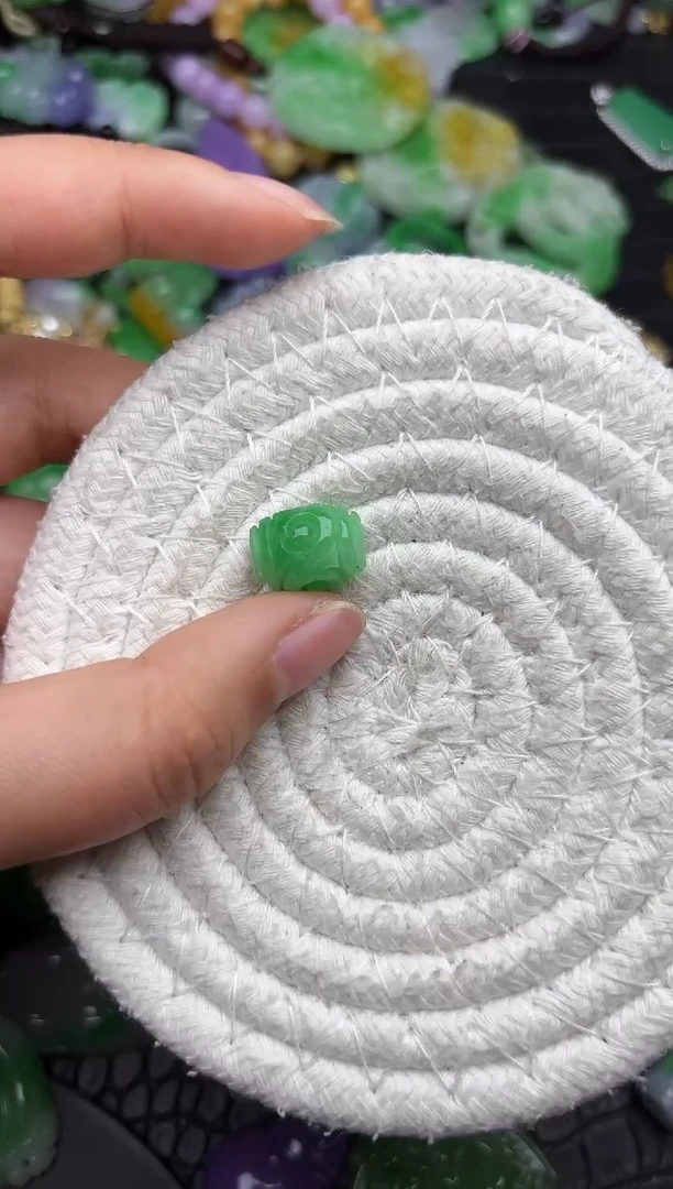 颈饰未镶嵌翡翠缅甸翡翠吊坠