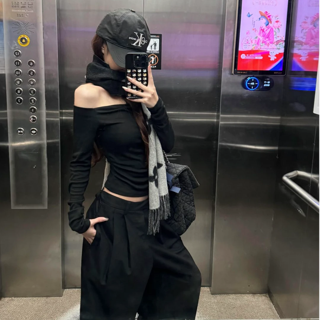 辣妹黑色斜露肩不规则长袖T恤2025秋款设计感修身显瘦宽松阔腿裤