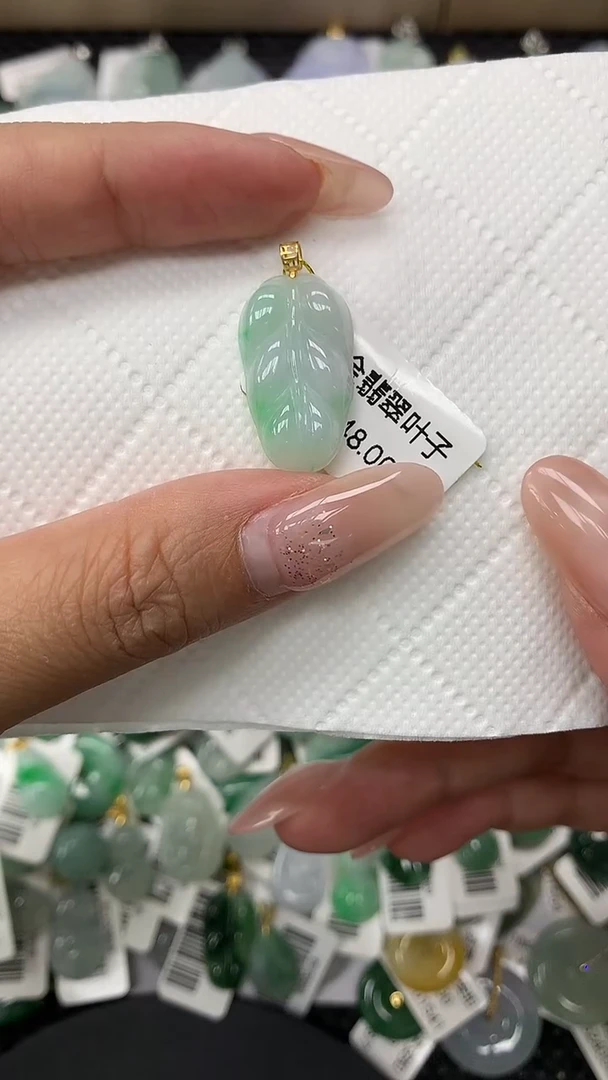 颈饰18K金镶嵌翡翠1111111111