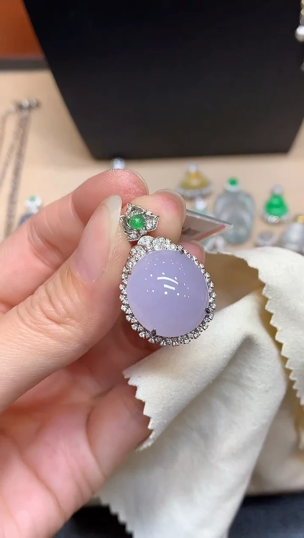 颈饰18K金镶嵌翡翠蛋面【无服务费