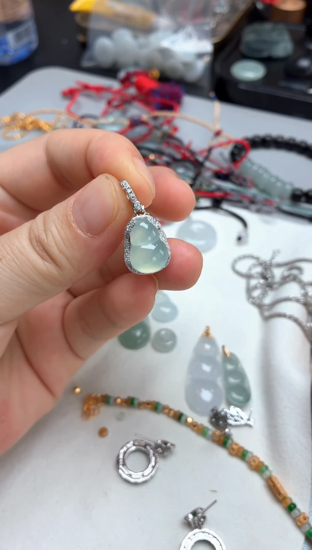 颈饰银S925镶嵌翡翠翡翠葫芦