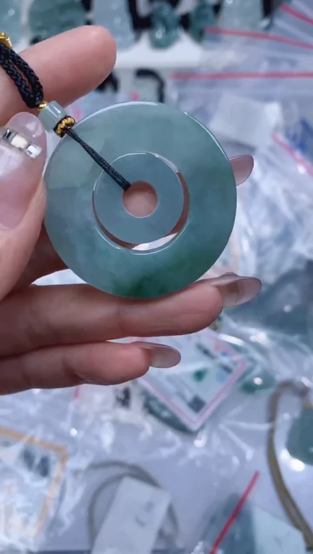 颈饰未镶嵌翡翠吊坠