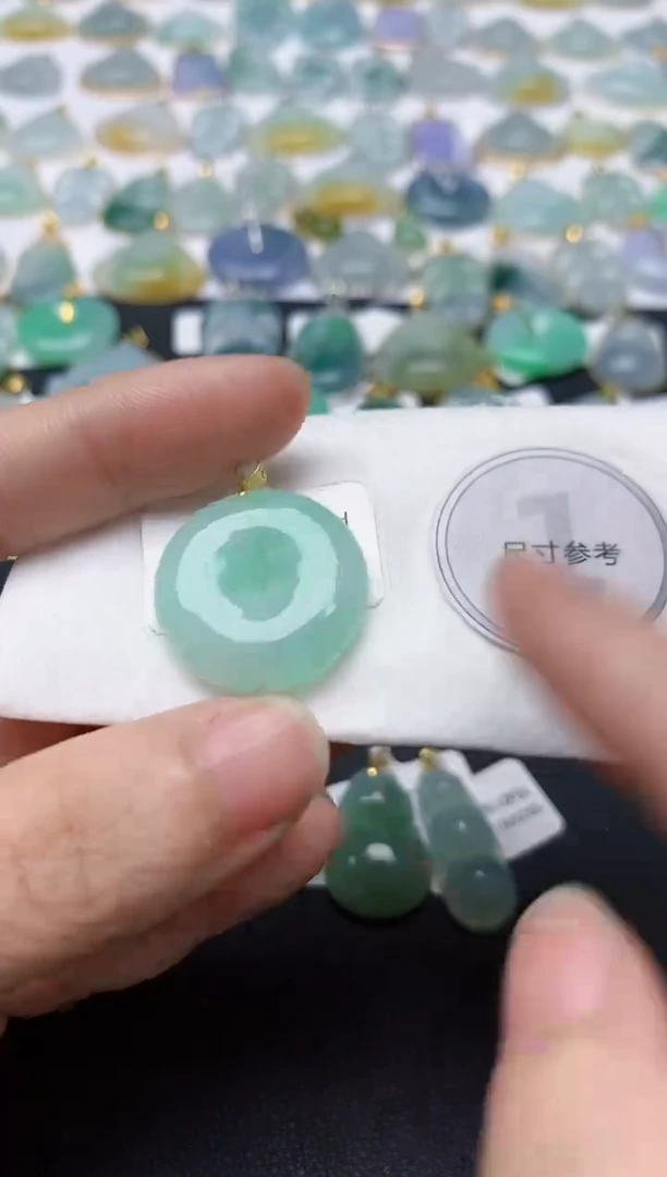 翡翠18K金镶嵌颈饰天然缅甸A货翡翠