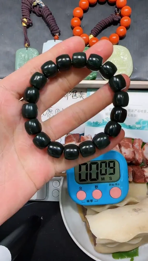 颈饰未镶嵌和田玉T****e手串