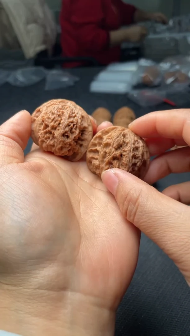 把件文玩核桃w221    龙洞玉 40尺