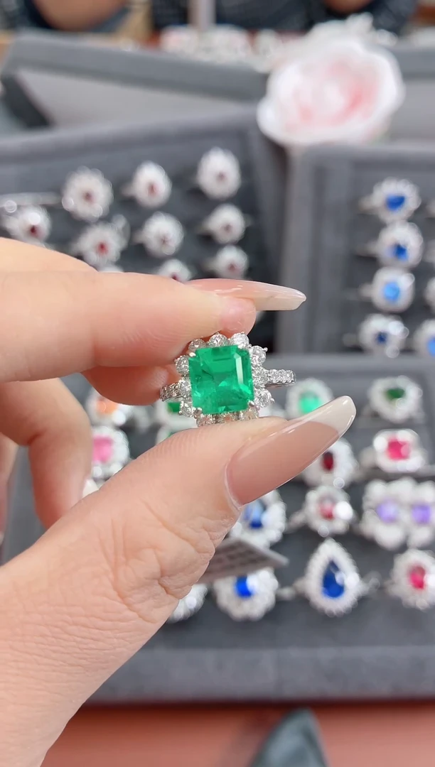 铂Pt950镶嵌戒指祖母绿-2.62克拉*哥伦比亚木佐矿（配吉尔德证）