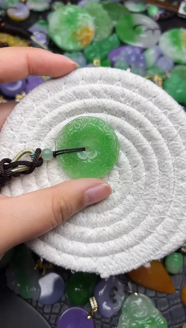 颈饰未镶嵌翡翠缅甸翡翠吊坠