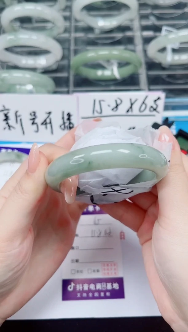 未镶嵌手镯石英质玉65-51/52