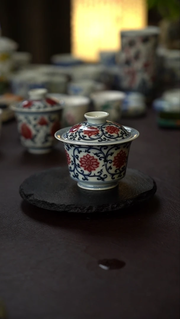 淡**静景德镇全手工手绘青花釉里红缠枝莲马蹄盖碗