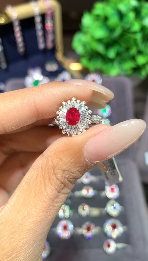 18K金镶嵌戒指红宝石小*亮1.04ct