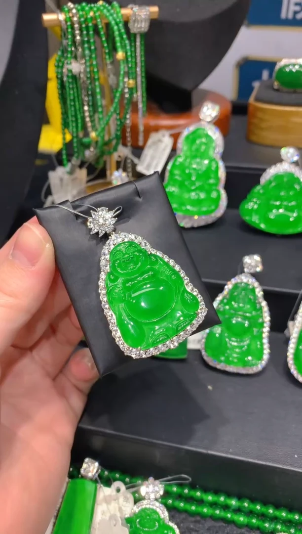 颈饰银S925镶嵌翡翠36一季