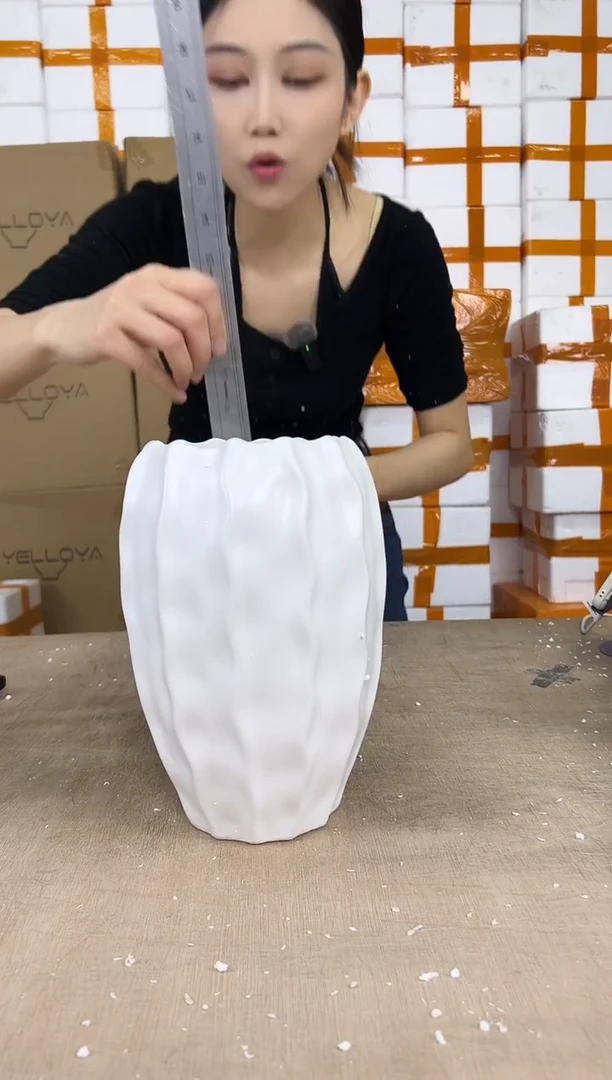 无孔水陪花瓶白色15x26