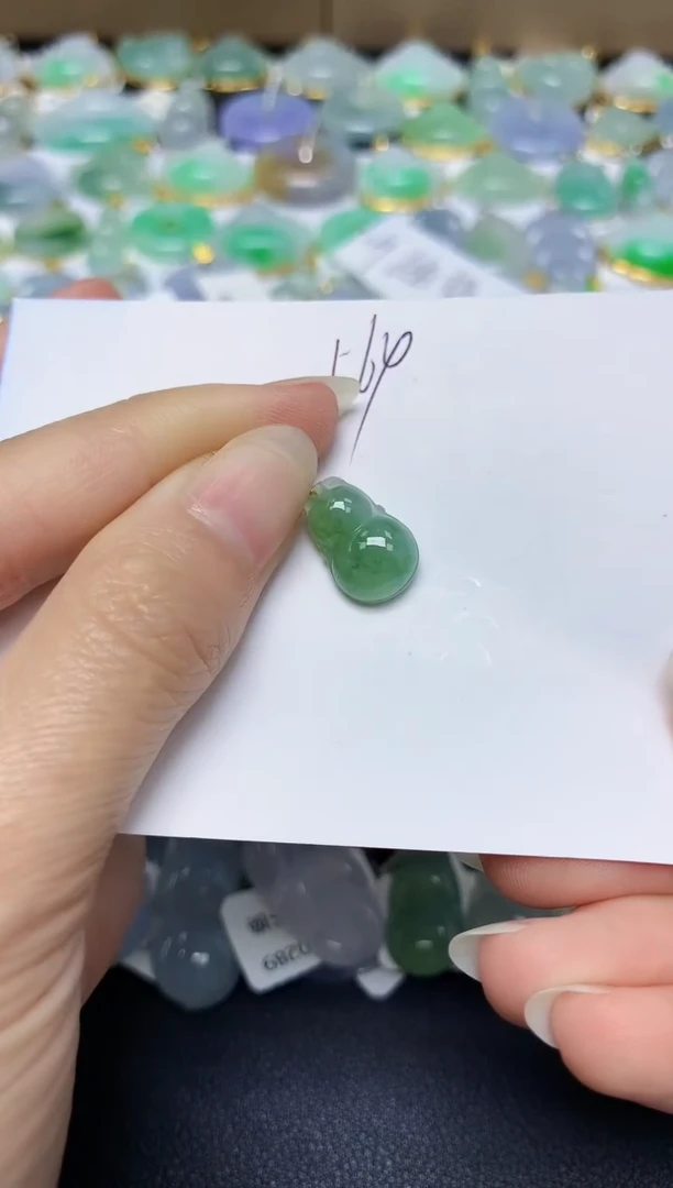 翡翠未镶嵌颈饰 天然翡翠A货