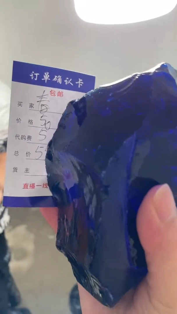 新疆托帕石摆件原石宝蓝