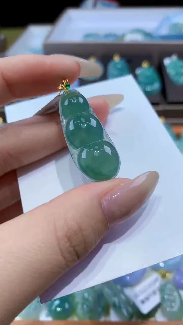 颈饰18K金镶嵌翡翠天然翡翠A货挂件