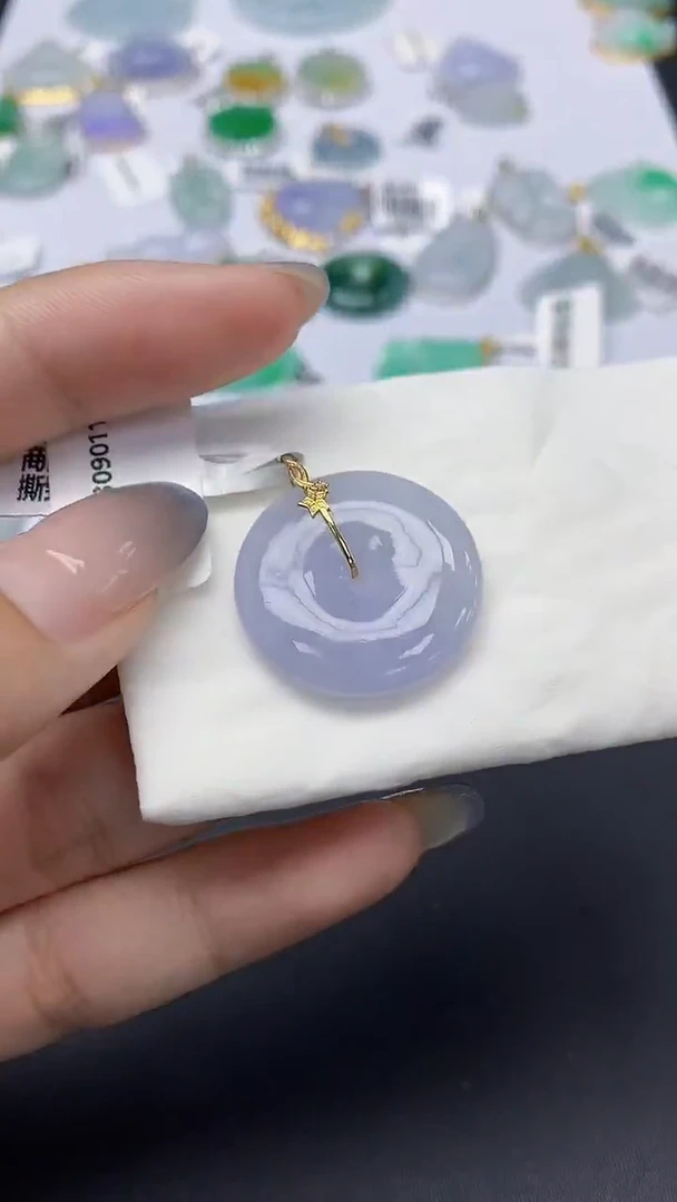 翡翠18K金镶嵌颈饰天然缅甸a货翡翠