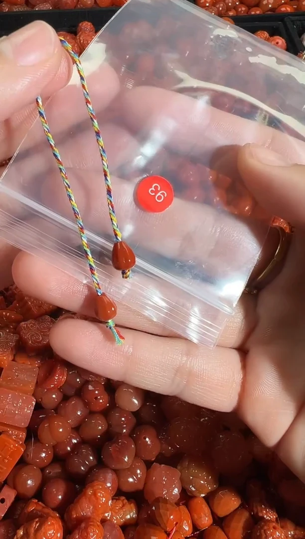 颈饰未镶嵌南红玛瑙1