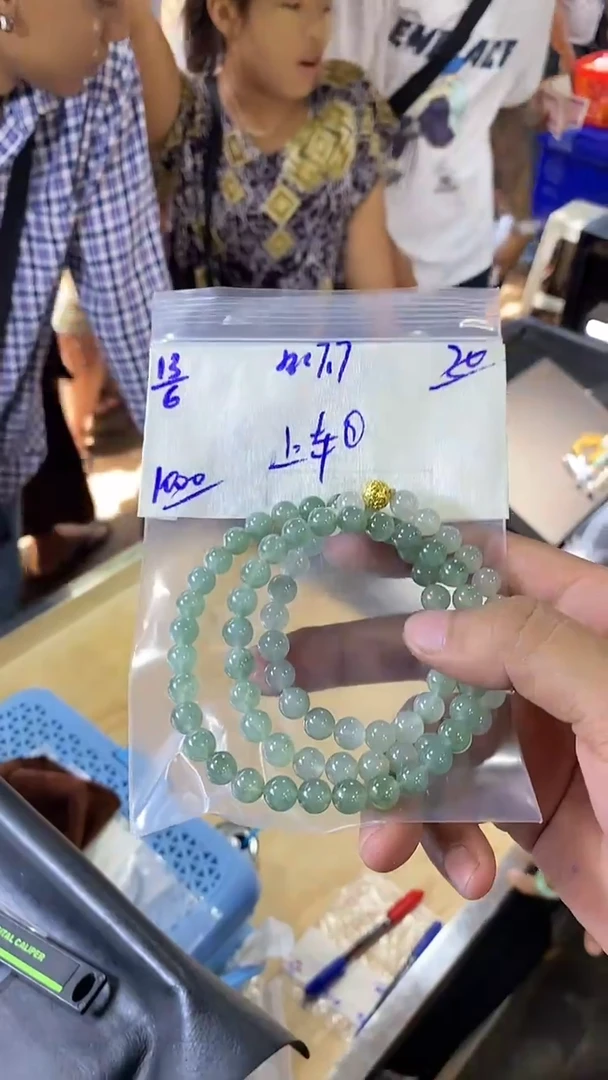 定制翡翠未镶嵌翡翠毛货抛光拍一发一
