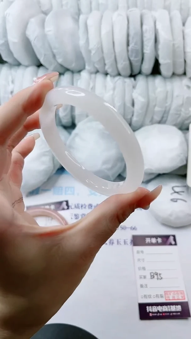 【闪购商品】石英质玉手镯未镶嵌多样性发货B95