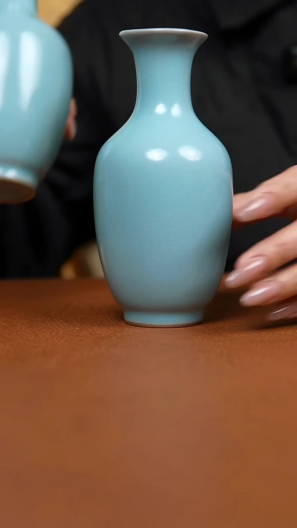 瓶仿古天青玉兰瓶