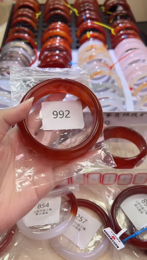 玛瑙/玉髓手镯未镶嵌63圈口*992