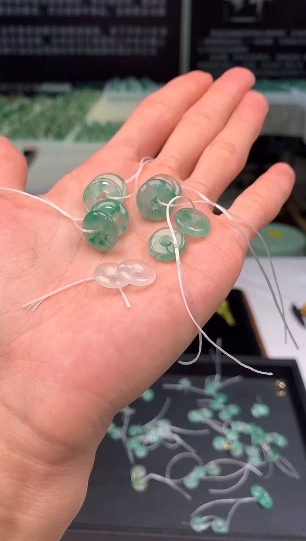 石英质玉挂件未镶嵌非洲翠挂件多样性发货其一