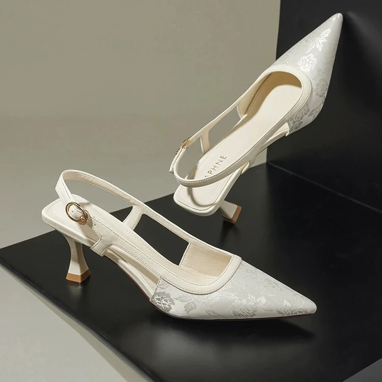 C3001商场撤柜尖头国风后空细跟印花时尚优雅一字带包头凉鞋女