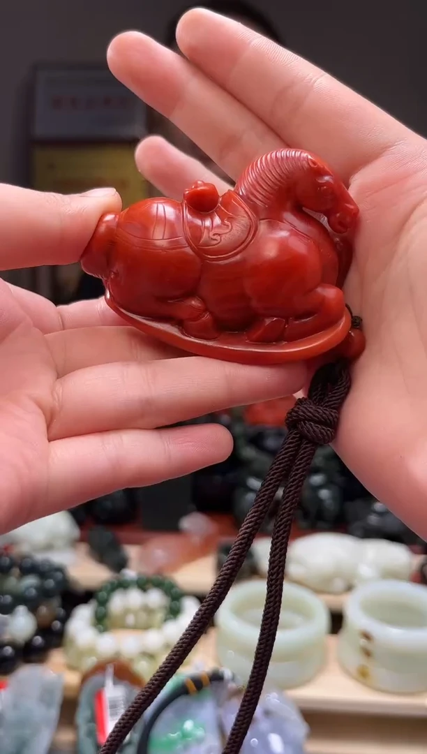 颈饰未镶嵌南红玛瑙逸*手把件
