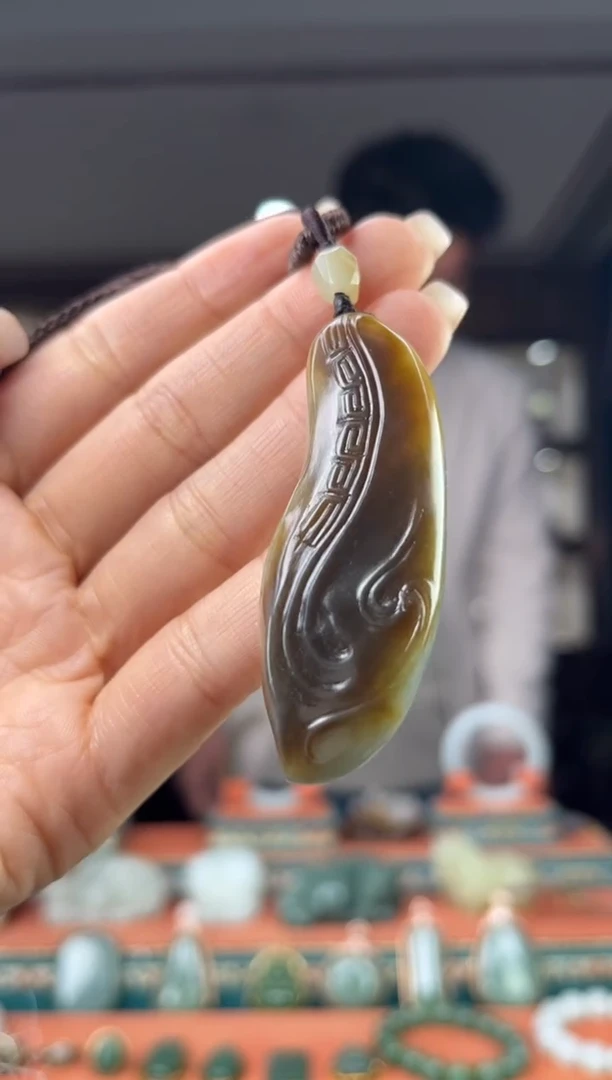 颈饰未镶嵌和田玉佩佩