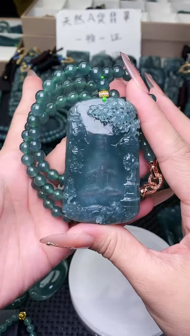 颈饰未镶嵌翡翠