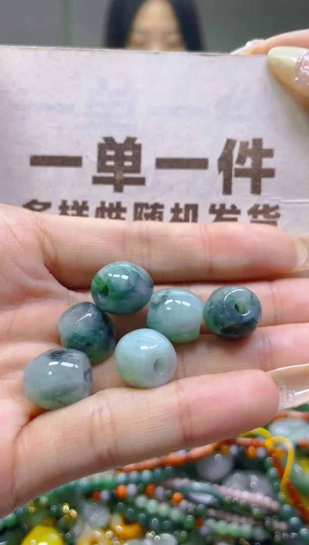 翡翠未镶嵌颈饰一单一个多样性随机发一件