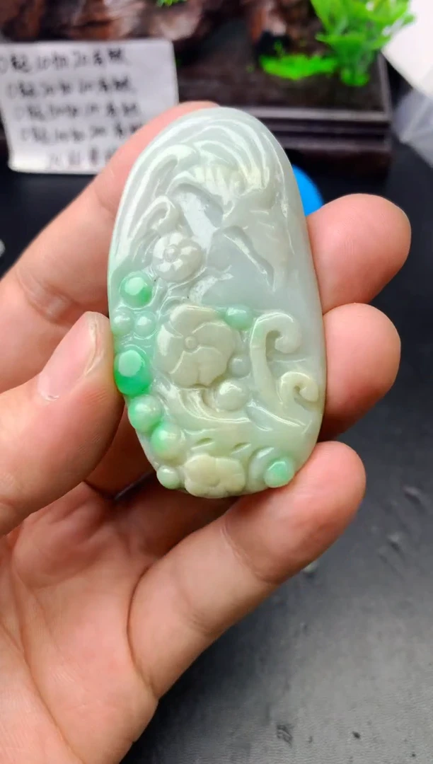 颈饰未镶嵌翡翠挂件