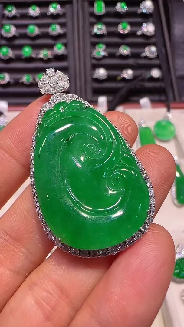 【闪购商品】翡翠颈饰18K金镶嵌如意