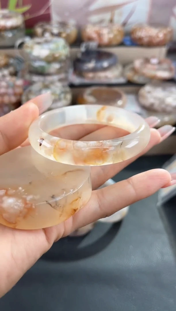 未镶嵌手镯石英质玉56