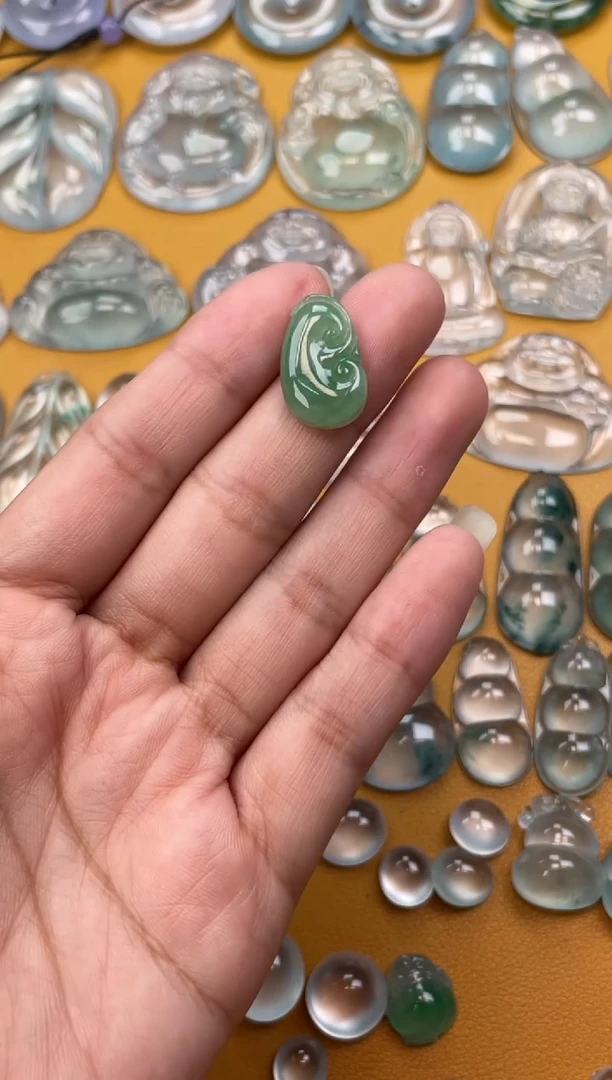 翡翠未镶嵌吊坠(不含链)如意