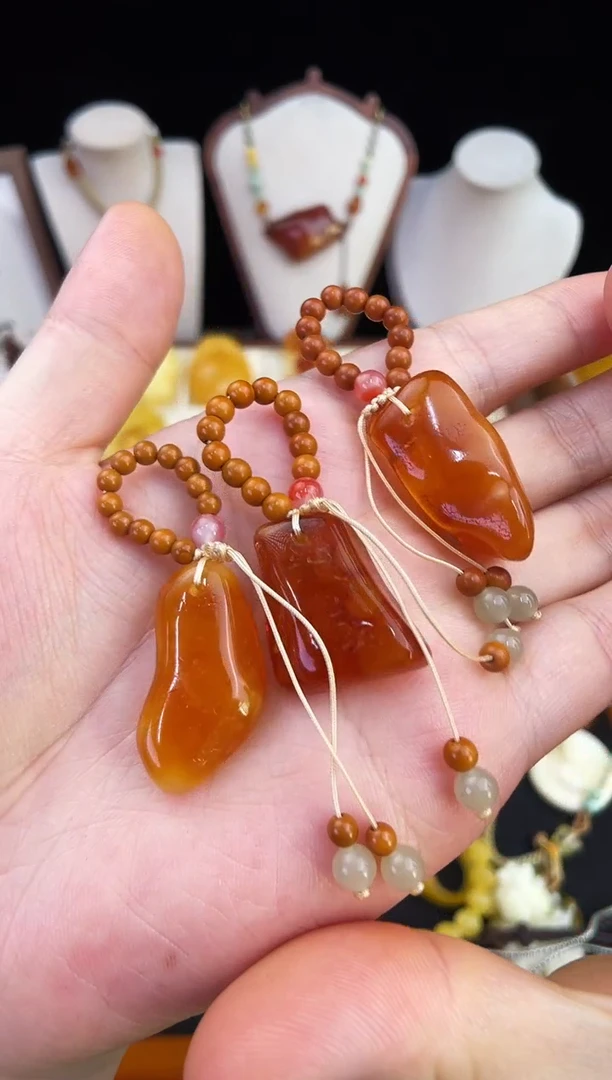 琥珀未镶嵌珠宝奇石多样性发其一