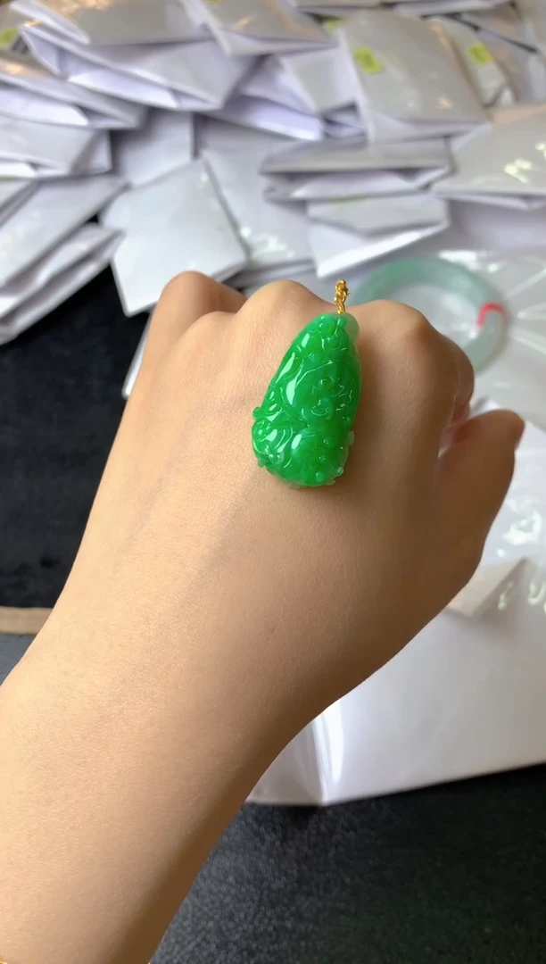 未镶嵌定制翡翠七**齐裸石（镶嵌定制）