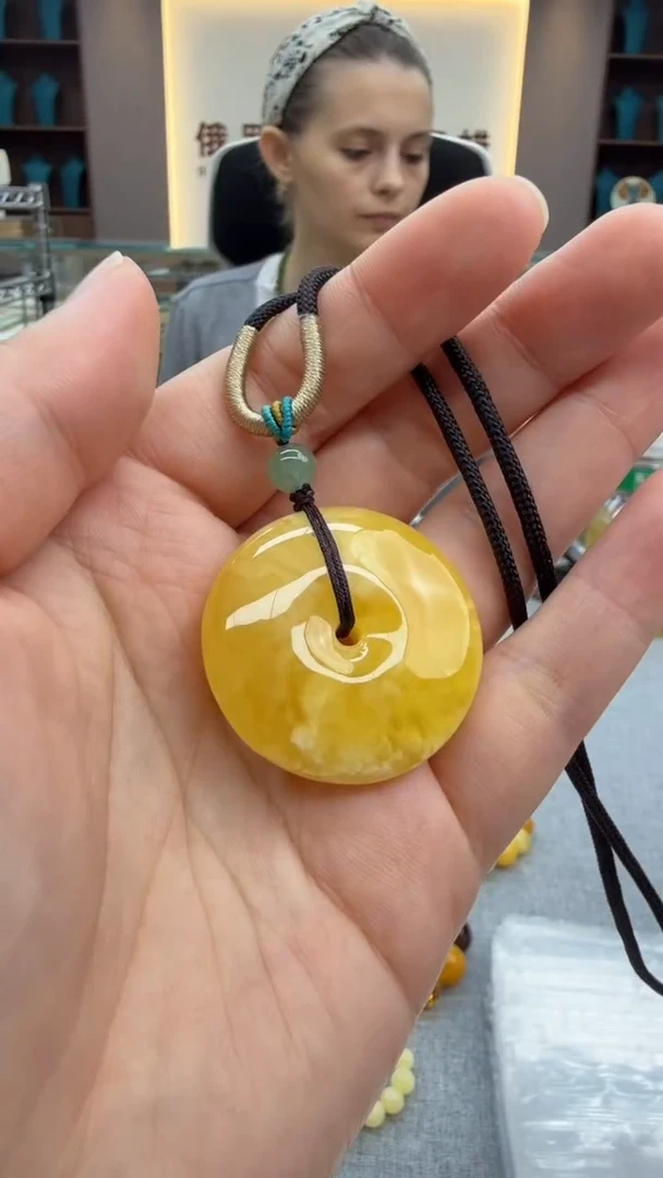 琥珀颈饰未镶嵌78秒拍号 假一罚三