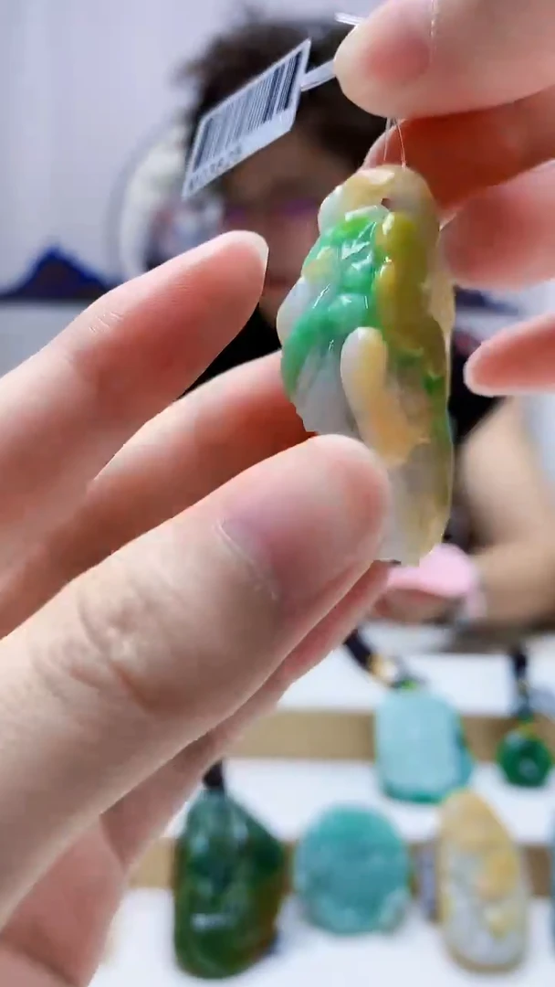 未镶嵌定制翡翠4688zm-毛货挂件10