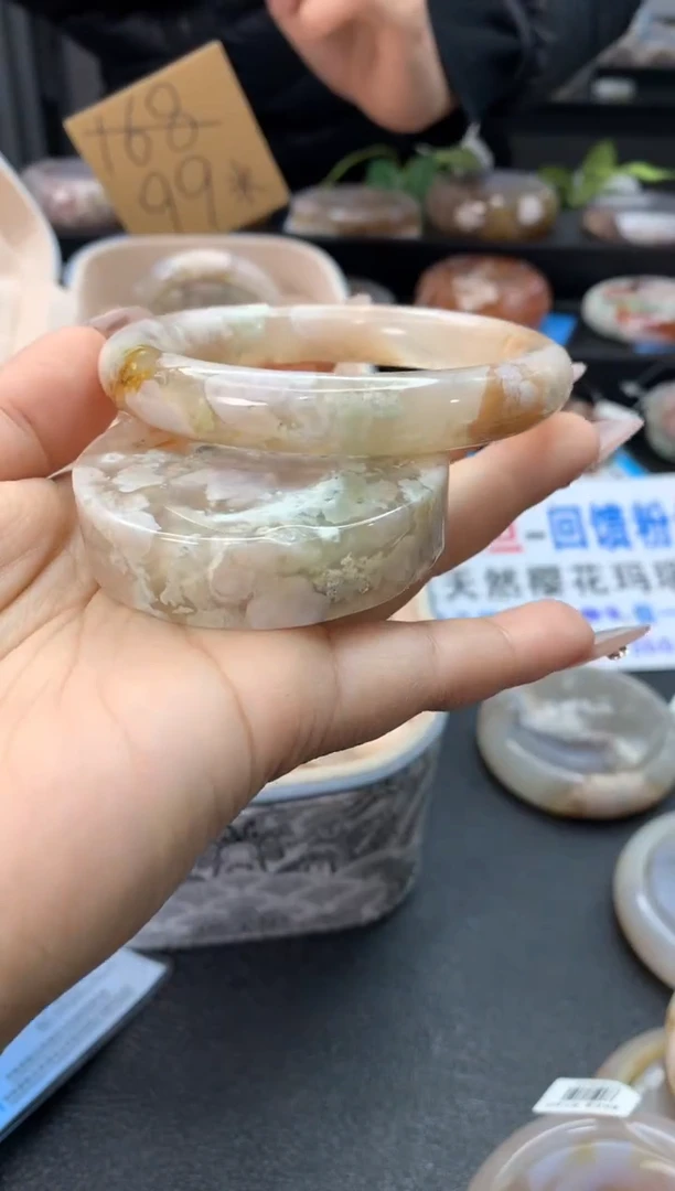 未镶嵌手镯石英质玉（58-59圈口）赠送镯心 无证书