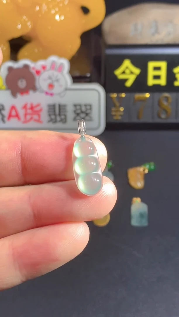 颈饰18K金镶嵌翡翠