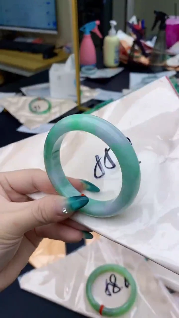 【闪购商品】翡翠手镯未镶嵌0515040833