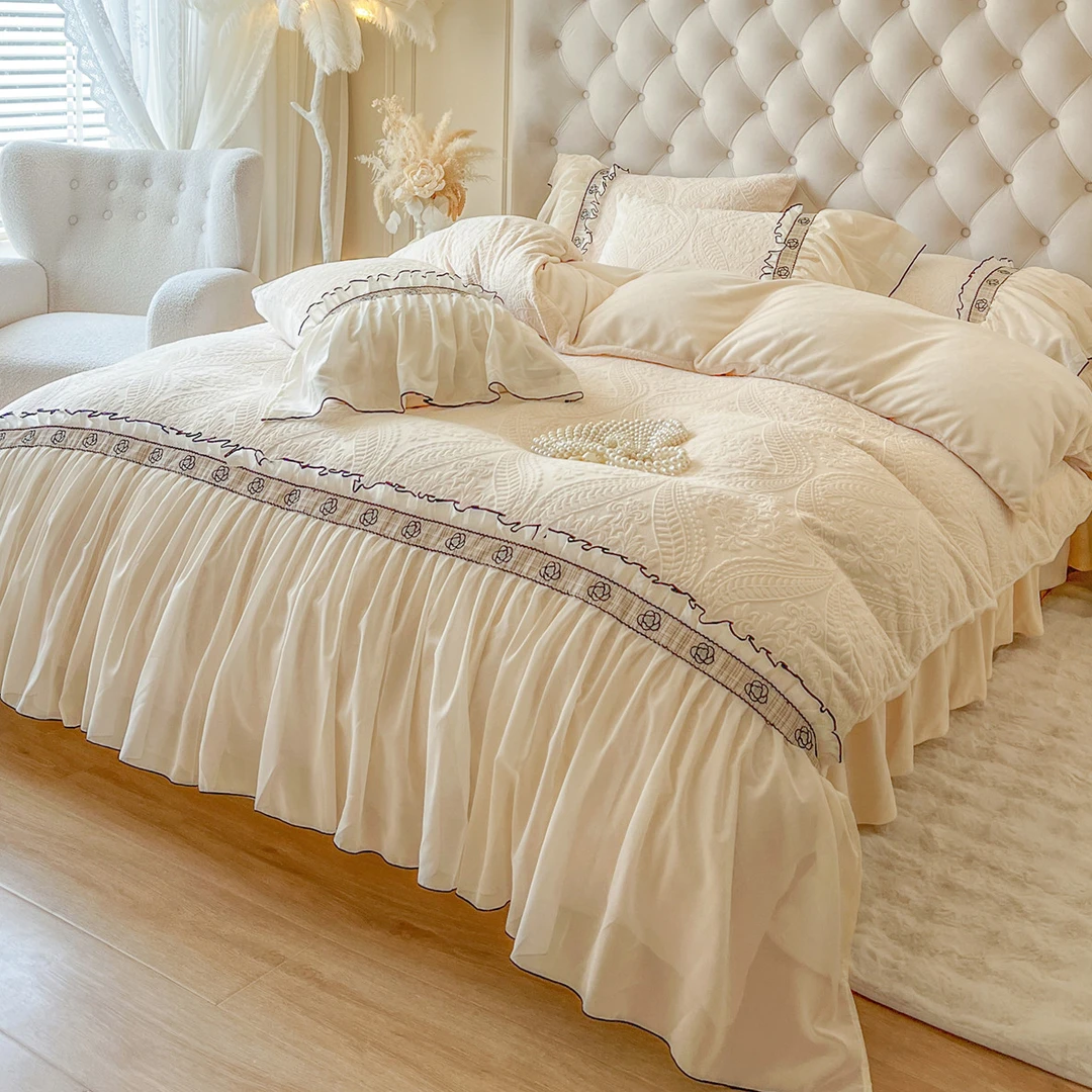 法式雕花牛奶绒四件套公主风珊瑚绒蕾丝花边被套高级感床裙款冬季